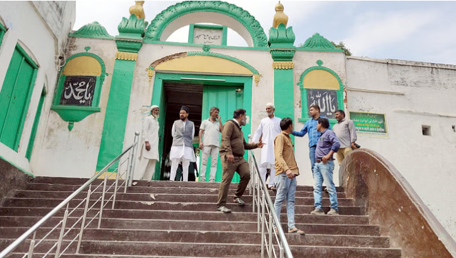 संभल में अलर्ट: जुमे की नमाज को लेकर चाैकसी, अतिरिक्त फोर्स की तैनाती