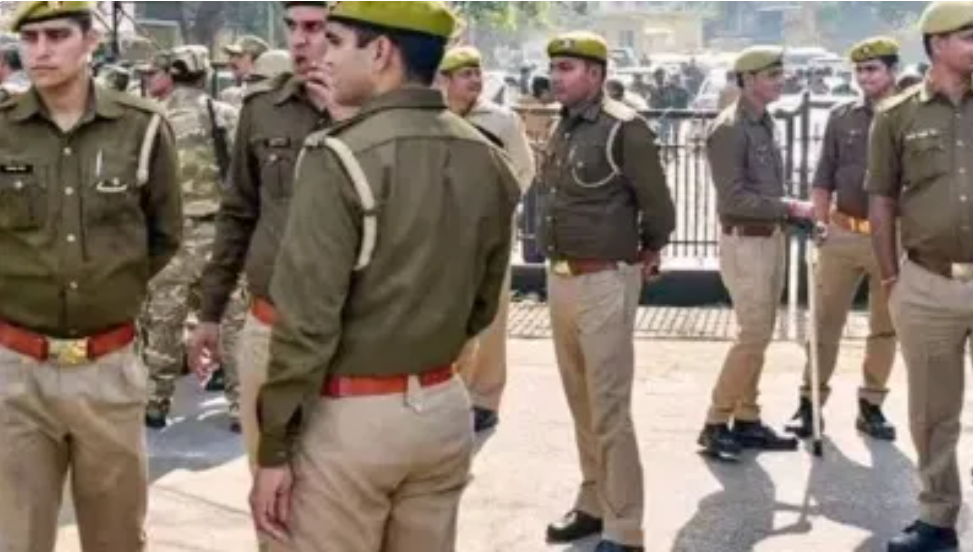  झुठी कहानी सुना बुरे फंसे पुलिसवाले, खुल गई पोल