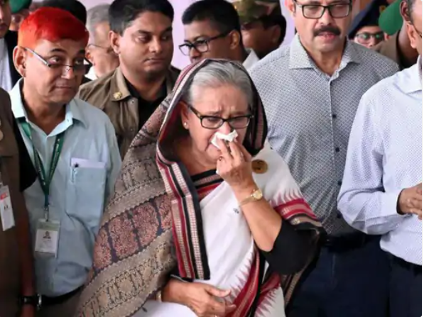 बांग्लादेश ने इंटरपोल से हसीना के खिलाफ रेड-कॉर्नर नोटिस मांगा