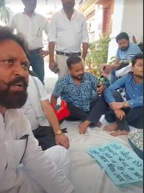 BHU में Ph.D. प्रवेश को धरने पर बैठी छात्रा