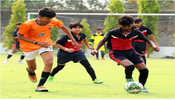 बरेली: फुटबॉल टूर्नामेंट का आयोजन, सेमीफाइनल में डीपीएस व एयरफोर्स स्कूल की टीमें