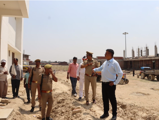 डीएम ने जौनपुर निर्माणधीन स्टेडियम का किया निरीक्षण