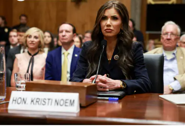 होमलैंड सिक्योरिटी सेक्रेटरी क्रिस्टी नोएम का हैंडबैग हुई चोरी