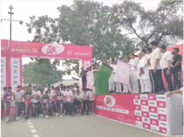 अयोध्या में रन फॉर राम मैराथन में उमड़े हजारों लोग
