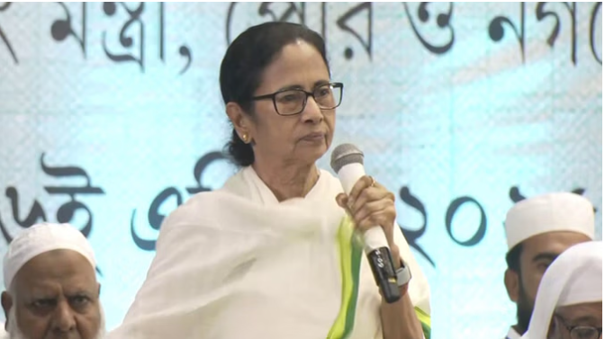 पश्चिम बंगाल: हिंसा के बाद CM ममता बनर्जी ने राज्य में शांति की अपील