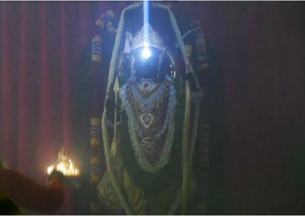 अयोध्या: रामनवमी पर रामलला का सूर्य तिलक