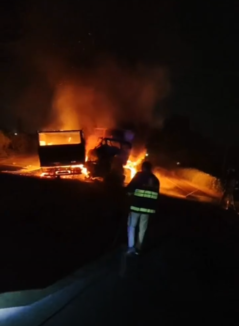 भागलपुर: ट्रक और हाइवा में टक्कर से लगी आग,NH-31 पर जिंदा जला ड्राइवर