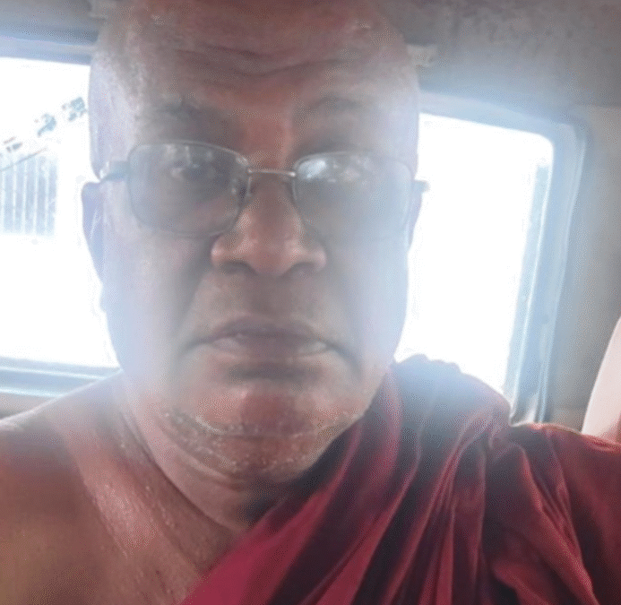 बांग्लादेशी नागरिक बना बौद्ध भिक्षु,पुलिस ने किया गिरफ्तार