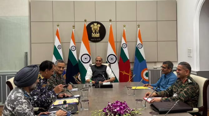 रक्षा मंत्री राजनाथ सिंह की हाई लेवल मीटिंग