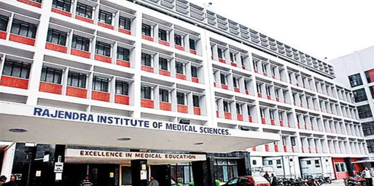 रिम्स रहा है जूझ, ये अस्पताल है इसके लिए जिम्मेदार