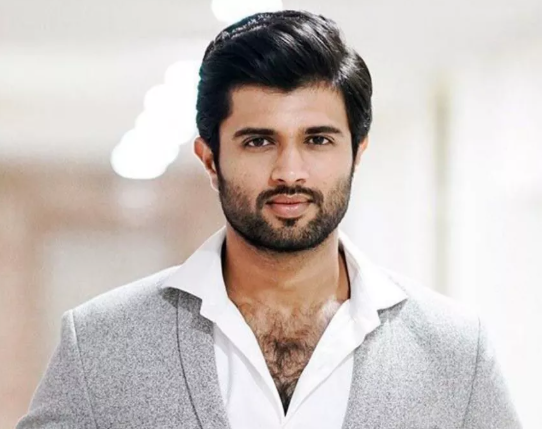 कभी टिकट काउंटर पर काम करा करता था ये एक्टर, और अब…