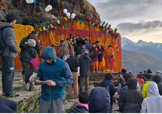 चमोली: जयकारों के साथ खुले गए चतुर्थ केदार रुद्रनाथ मंदिर