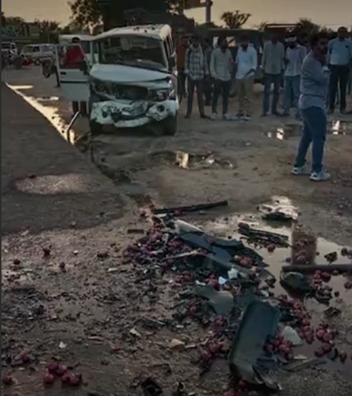 नीमकाथाना: दो कारों की भीषण टक्कर, अधिकारी समेत 3 की मौत