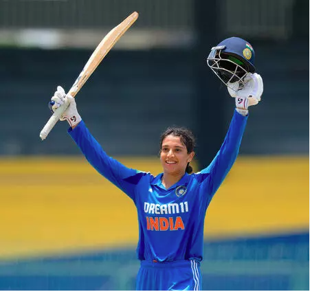 स्मृति की शतकीय पारी ने रखी भारत की ट्राई सीरीज पर जीत की बुनियाद