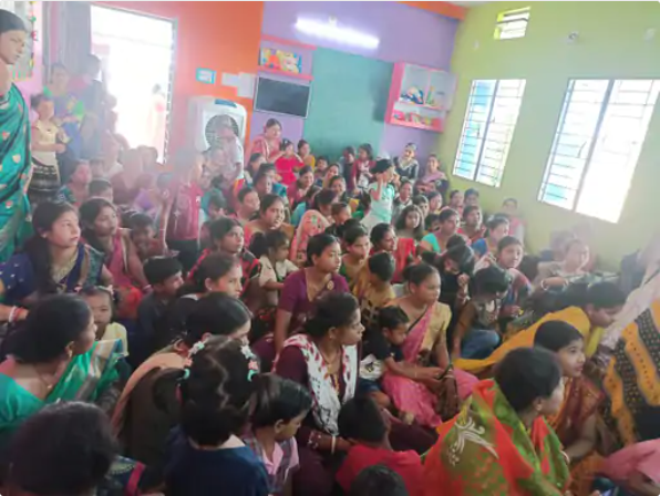 माताओं के लिए हुईं खेल प्रतियोगिताएं, विजेताओं को किया पुरस्कृत