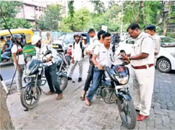 रांची: नियमों का उल्लंघन ट्रैफिक पुलिस की सख्ती कार्रवाई शुरू