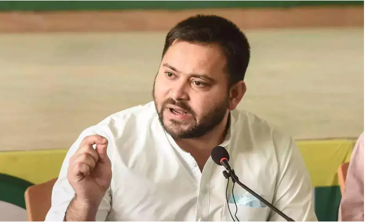 पाकिस्तान पर जमकर बरसे तेजस्वी, कह दी बड़ी बात