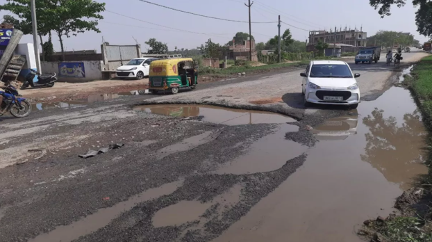 बिहार के सड़को की बद से बदतर, खतरे में है लोगों की जान