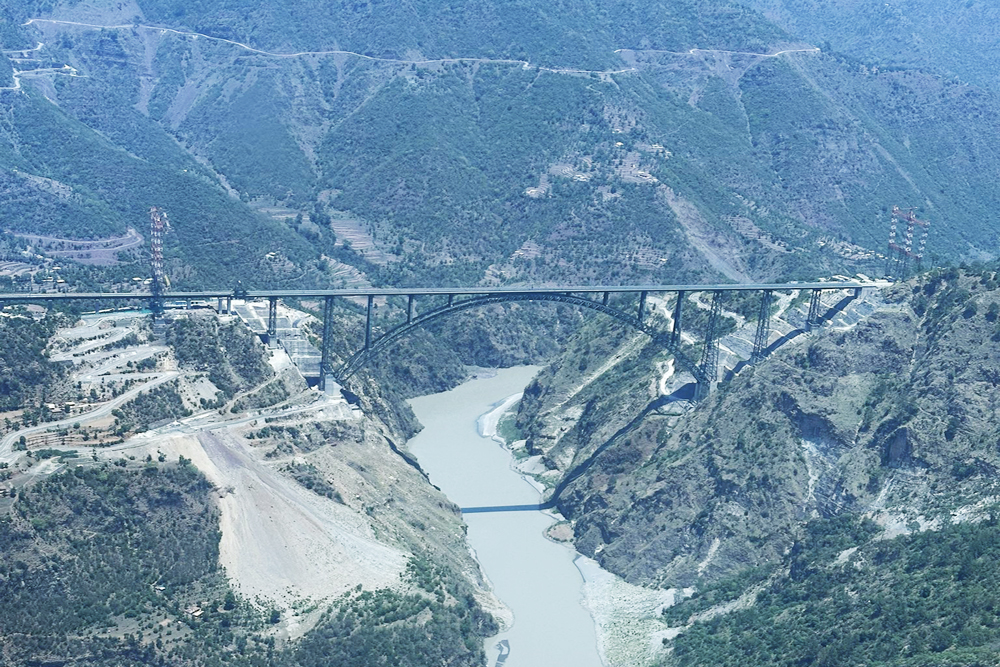 आज पीएम नरेन्‍द्र मोदी ने किया चिनाब रेलवे ब्रिज का उद्घाटन