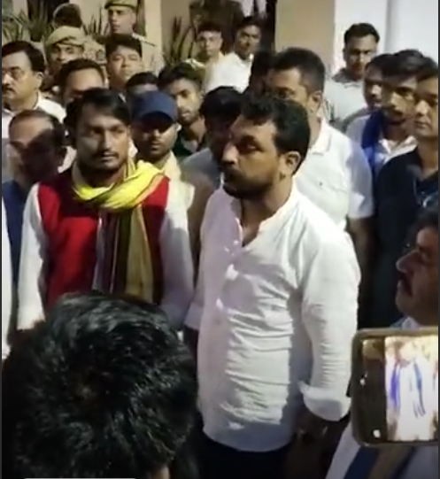 चंद्रशेखर के समर्थकों ने प्रयागराज में की तोड़फोड़-आगजनी, 55 अरेस्ट, 550 की तलाश