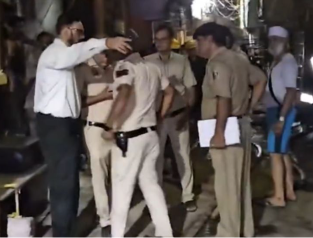 दिल्ली के जगतपुरी में आग, 2 लोगों की मौत, दो घायल
