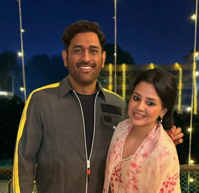 सालों साथ चलने की दुआ के साथ, मुबारक हो तुम्हें सालगिरह आज 💐