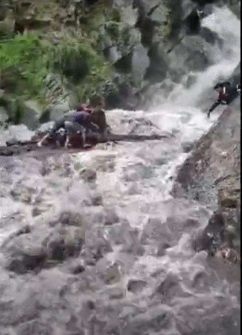 भरमौर में नाले का जलस्तर बढ़ा, 100 श्रद्धालु फंसे, स्थानीयों लोगों ने बचाया
