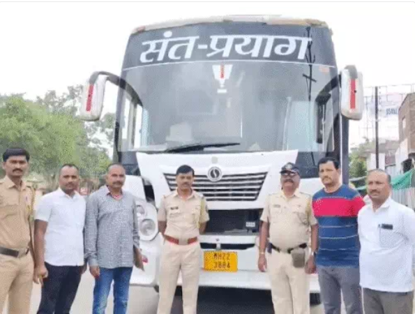 परभणी में चलती बस में बच्चे का जन्म, फिर खिड़की से फेंककर हत्या