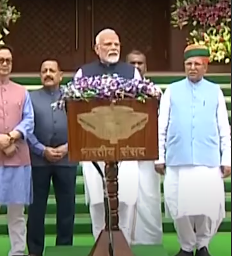 PM मोदी का संसद परिसर में बयान, ऑपरेशन सिंदूर भारत की सैन्य ताकत का प्रतीक