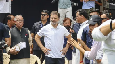 राहुल गांधी ने एमपी-एमएलए कोर्ट में किया सरेंडर, जमानत के बाद अमौसी एयरपोर्ट के लिए रवाना