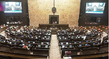 सदम में भारी हंगामा,सदन की कार्यवाही दोपहर 2 बजे तक स्थगित