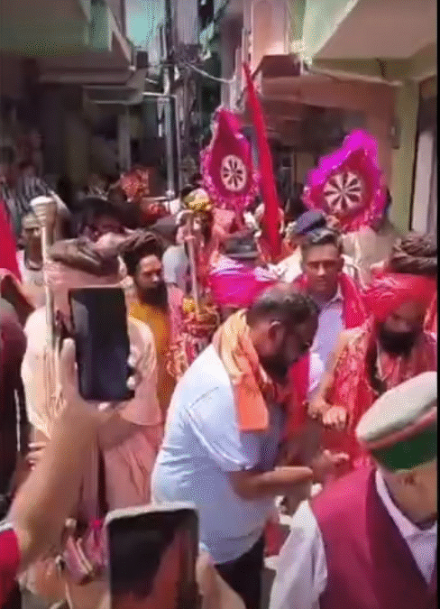 आनी: SDM ने हरी झंडी दिखाईकर श्रीखंड को छड़ी यात्रा की रवाना