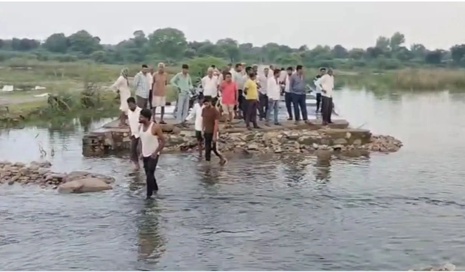 चितौड़गढ़: गूगल मैप ने टूटे पुल पर पहुंचाया, पुलिया पर उतरते ही बह गई कार…