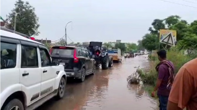 साहूवाल में बाढ़… चार-चार फीट भरा पानी