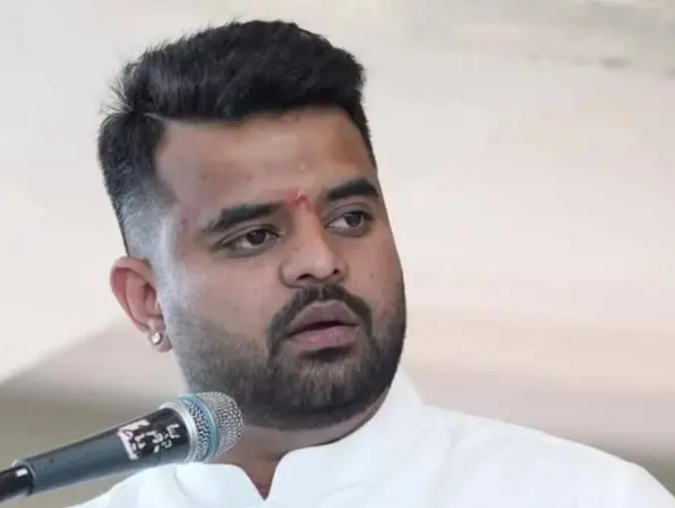 उम्रकैद की सजा काट रहे पूर्व सांसद प्रज्वल रेवन्ना को जेल में मिली नौकरी, रोजाना मिलेगा 522 रुपये वेतन