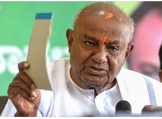 पूर्व पीएम एचडी देवगौड़ा ने भी किया मतदान