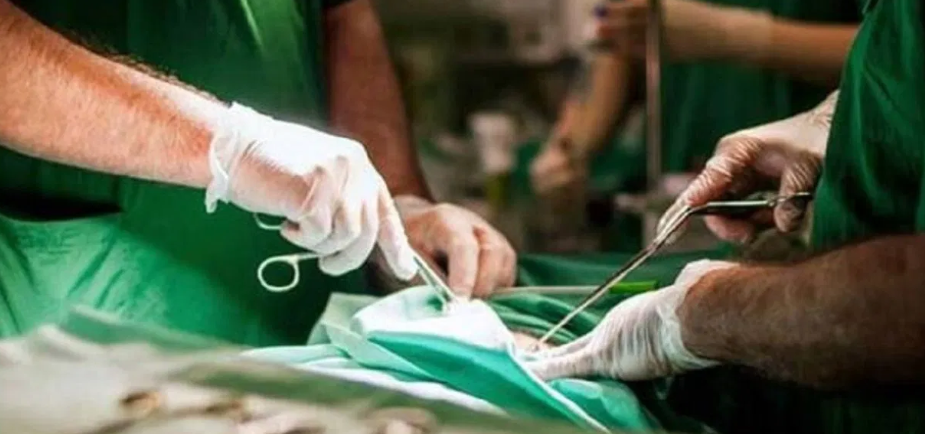 पहले युवक को घर बुलाया, फिर महिला ने प्राइवेट पार्ट पर चाकू से किया हमला… चीख सुनकर पहुंचे पड़ोसी