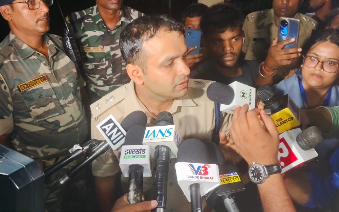 रात 1 बजे राजपाल सिंह मुंडा स्टेडियम पहुंची पुलिस, आंदोलनकारियों की काटी लाइट