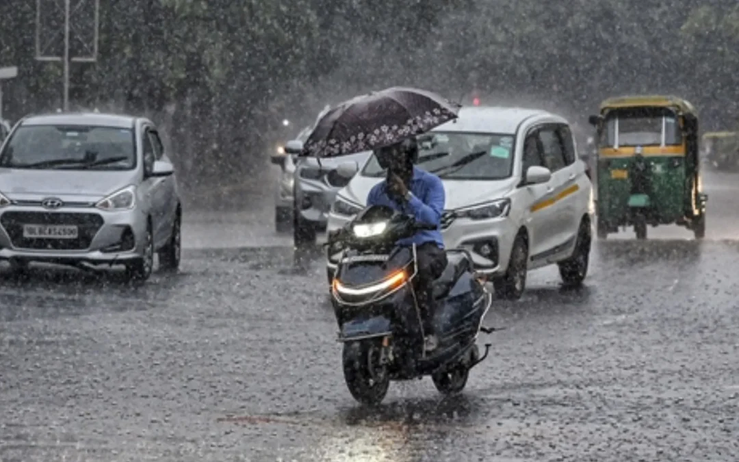 दिल्ली-NCR में झमाझम बारिश से मौसम सुहावना, अगले 5 दिनों तक बारिश का अलर्ट